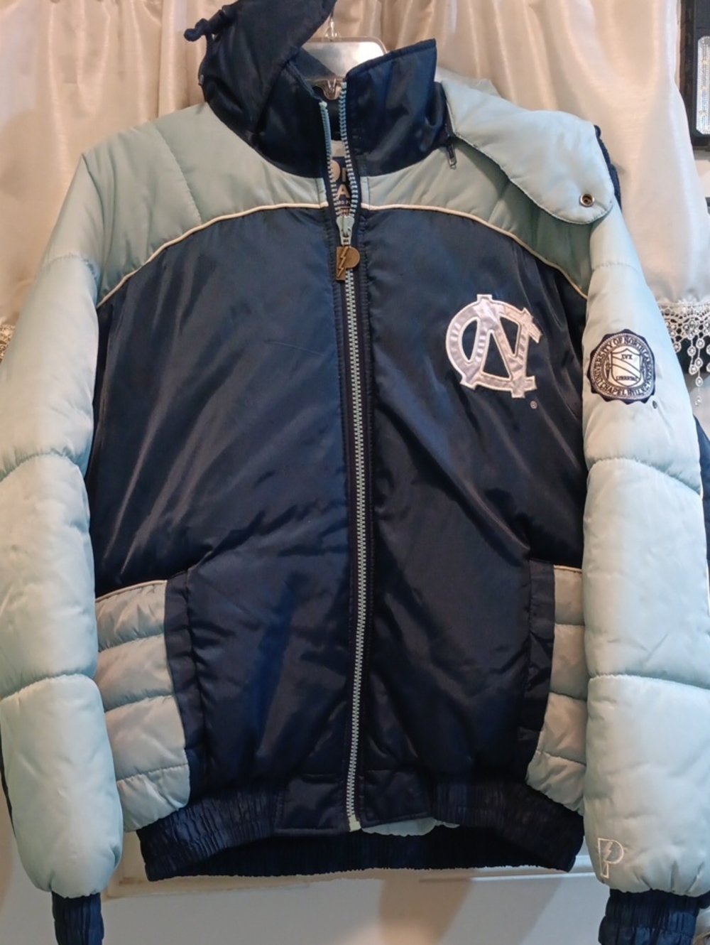 Mens North Carolina Tar Heel Blue Puffer Jacket with Shield Patch & Hood XL